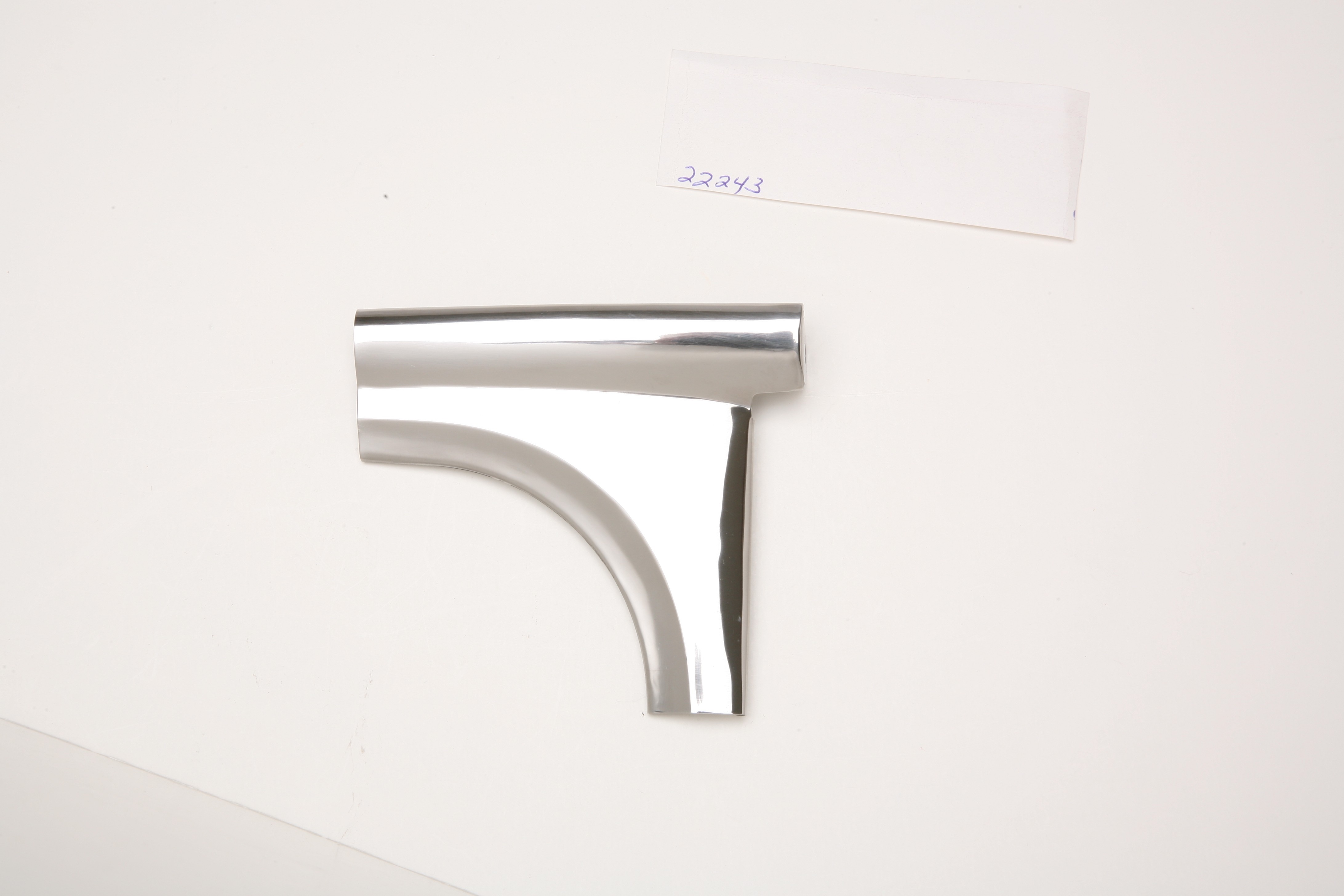 CORNER WINDSHIELD MOLDINGS